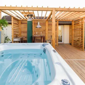 Romantic With Jacuzzi Apartament