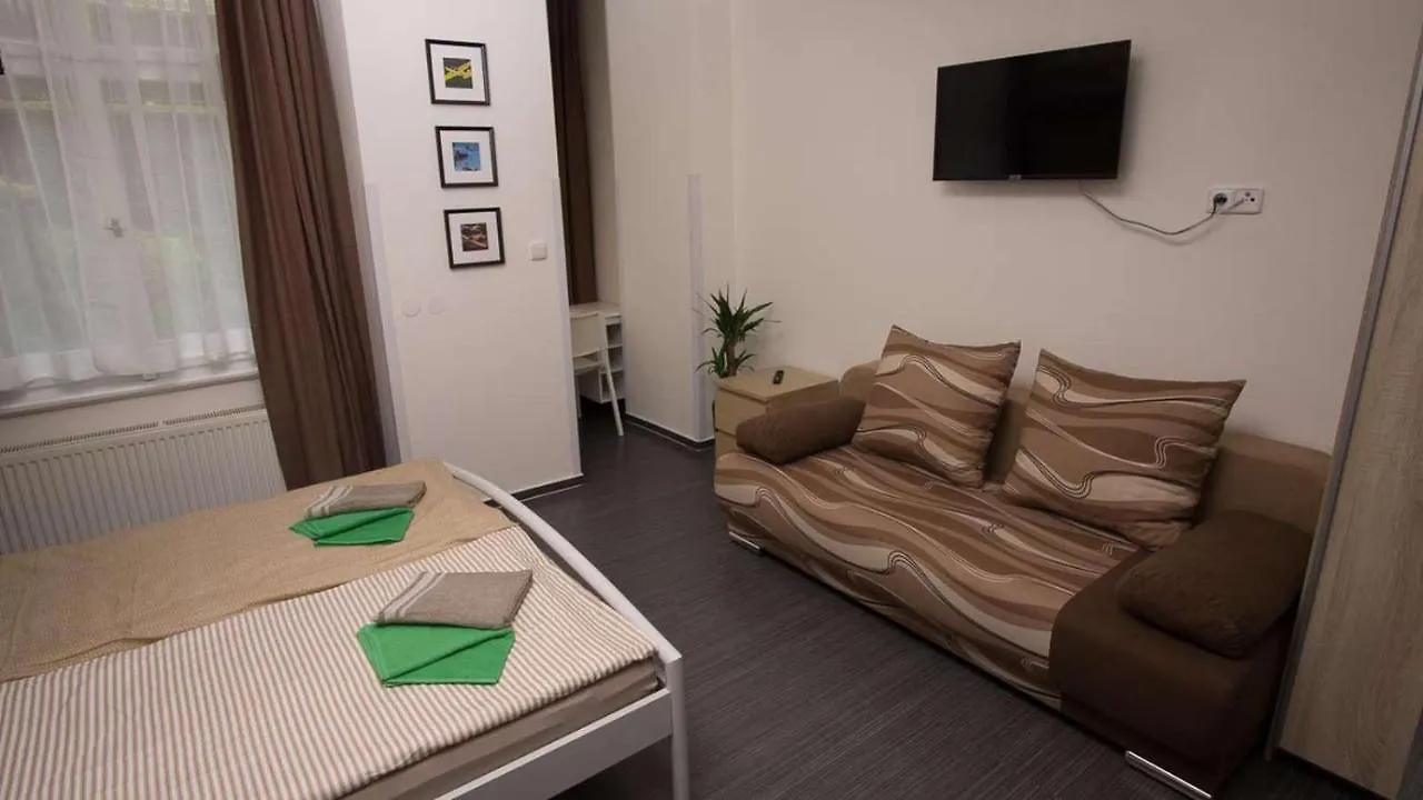 Flying Bed Apartment Close To Prague Castle And Airport