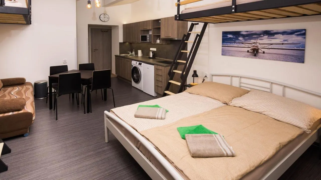 Flying Bed Apartment Close To Prague Castle And Airport